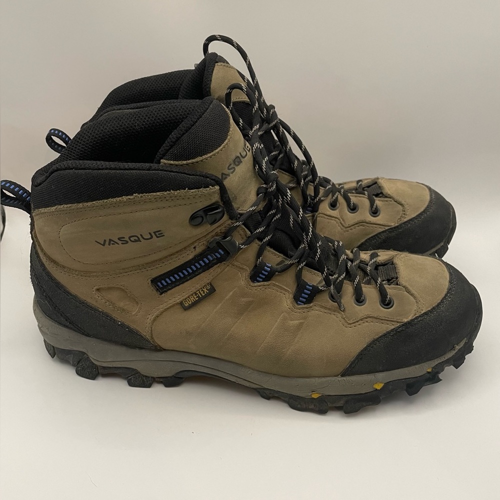 Women’s Vasque Gore-Tex/Leather Hiking Boots gently worn vibram sole Size 11